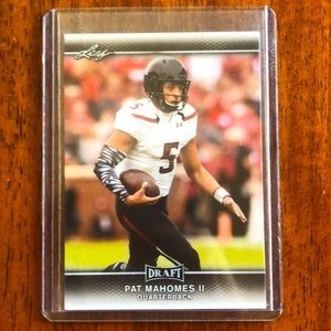 2017 Patrick Mahomes II Leaf Draft Rookie Card